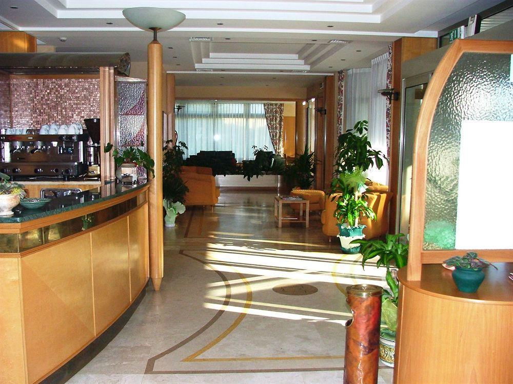 Hotel Lory & Ristorante Ferraro เชลาโน ภายนอก รูปภาพ