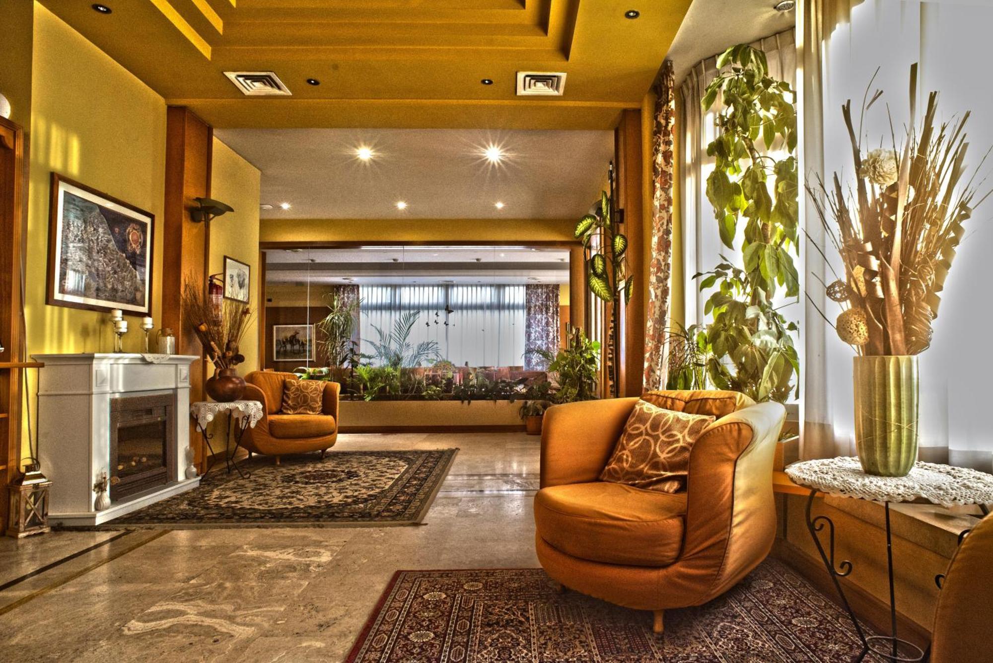 Hotel Lory & Ristorante Ferraro เชลาโน ภายนอก รูปภาพ