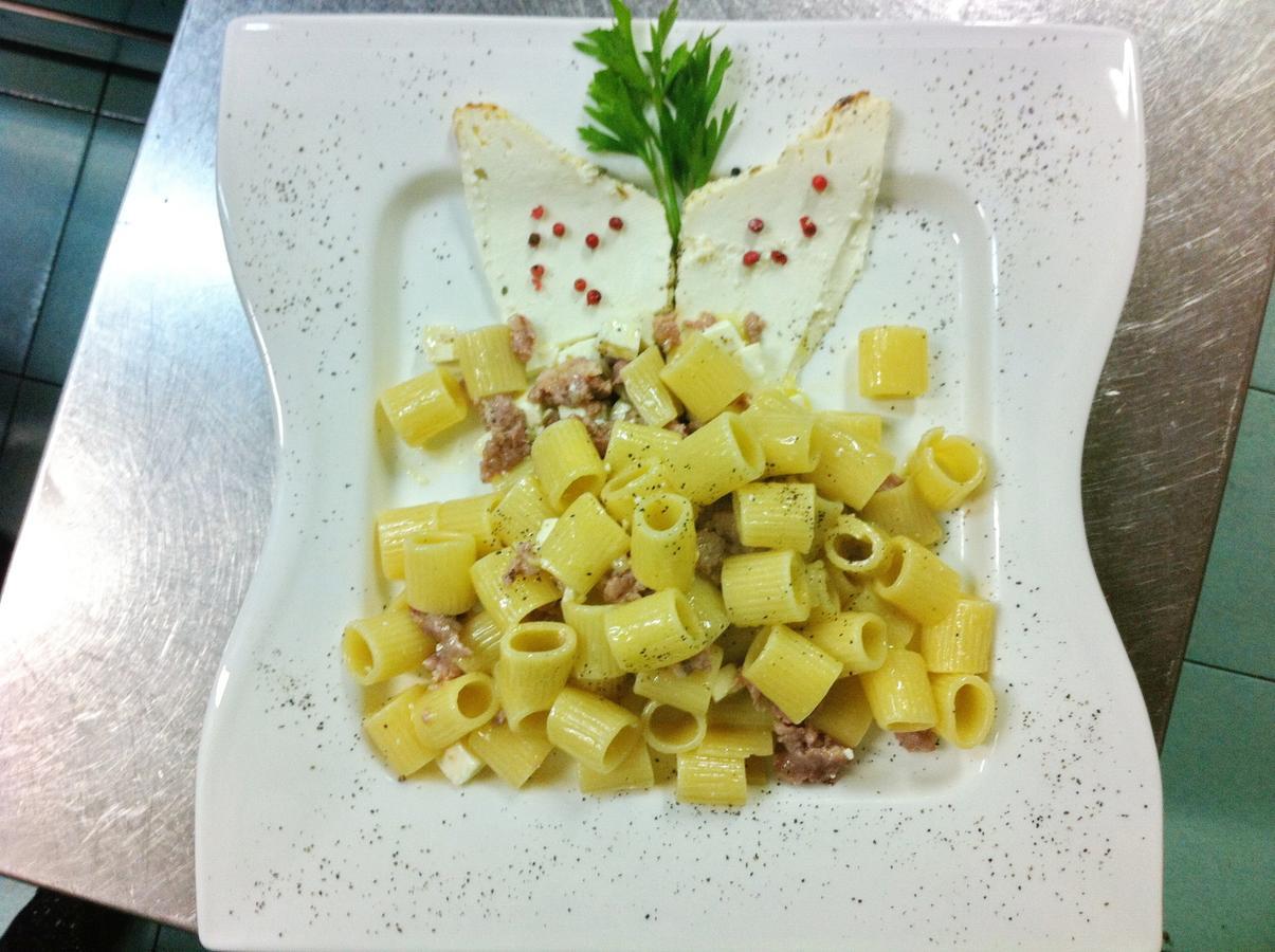 Hotel Lory & Ristorante Ferraro เชลาโน ภายนอก รูปภาพ