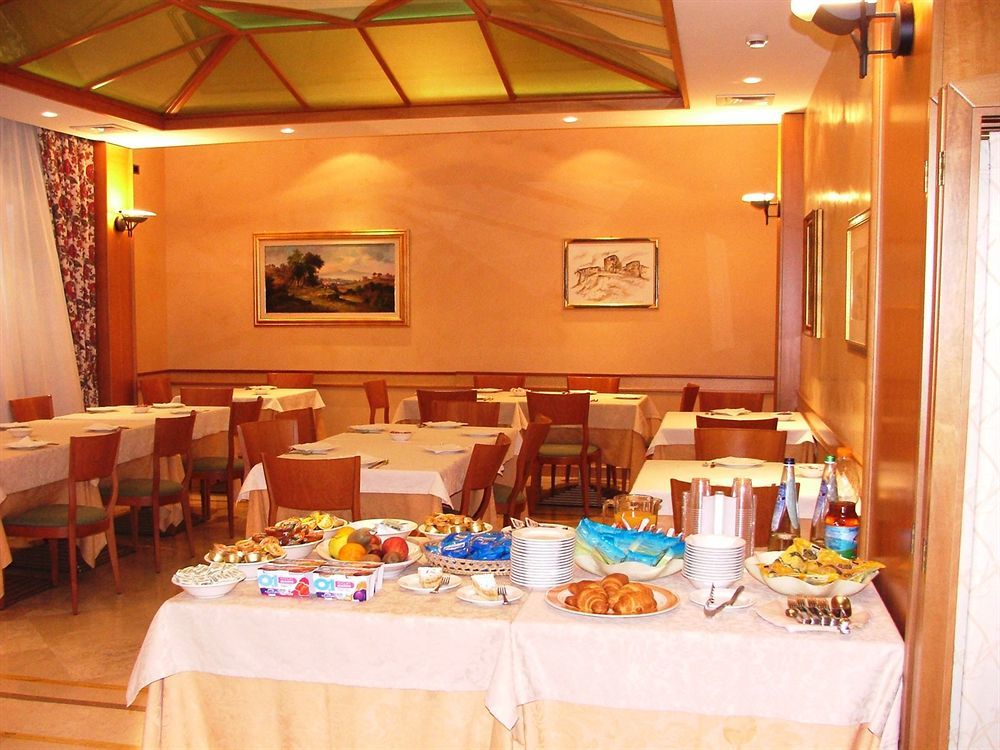 Hotel Lory & Ristorante Ferraro เชลาโน ภายนอก รูปภาพ